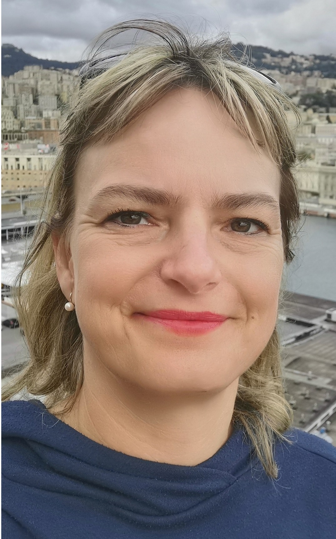 Dr. Kusper Zsuzsa absztrakt foto