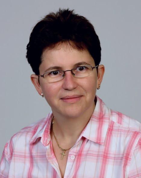 Dr. Máté Ágnes absztrakt foto
